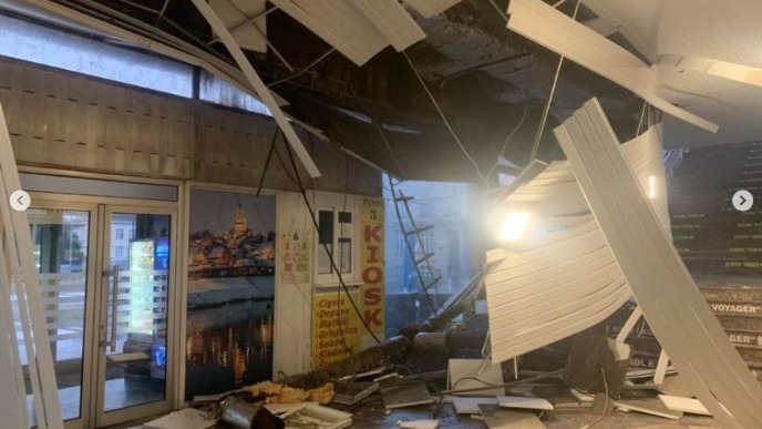 Pao deo plafona hale Pinki